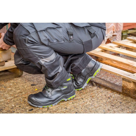 Apache Dakota Metal Free Waterproof Safety Boot - S7L FO HRO SR [src:a2.jpg@20261019092201]