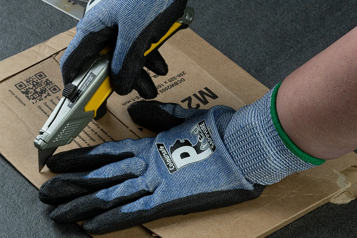 Predator Sapphire Cut Level F Gloves [src:sapphire2.jpg@20260928133128]